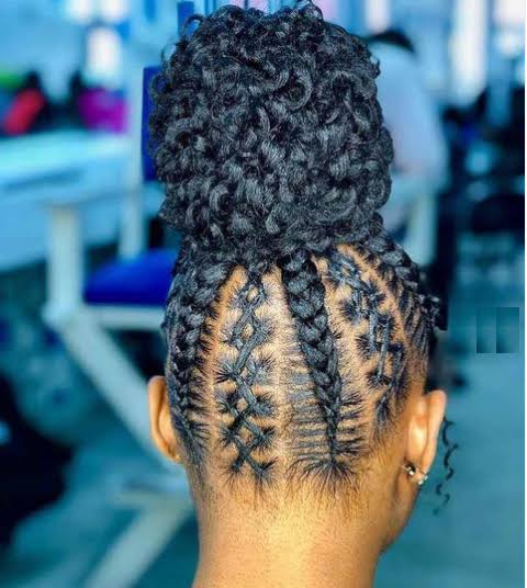 Latest Kinky Hairstyles with bulb in Nigeria 