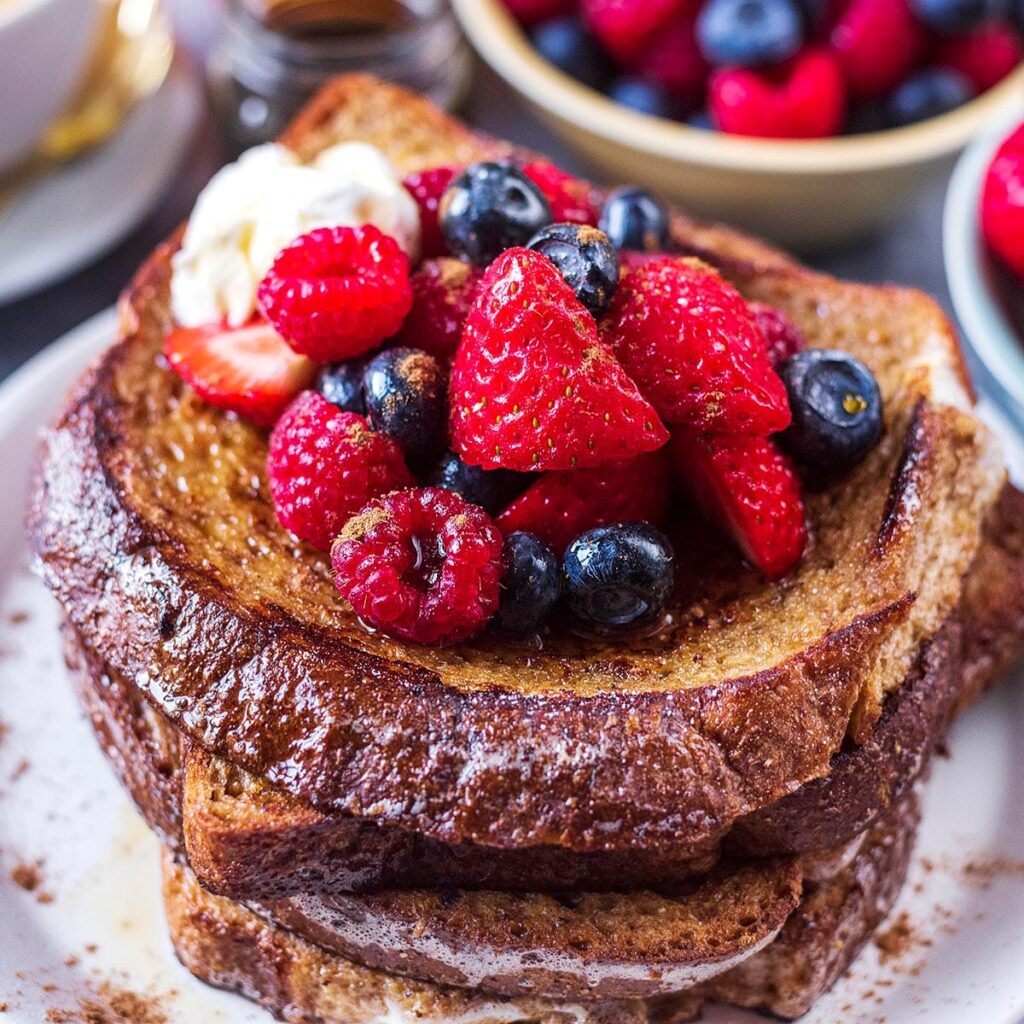 French toast with fruits toppings