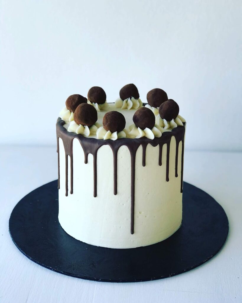 Drip modern chocolate cake designs