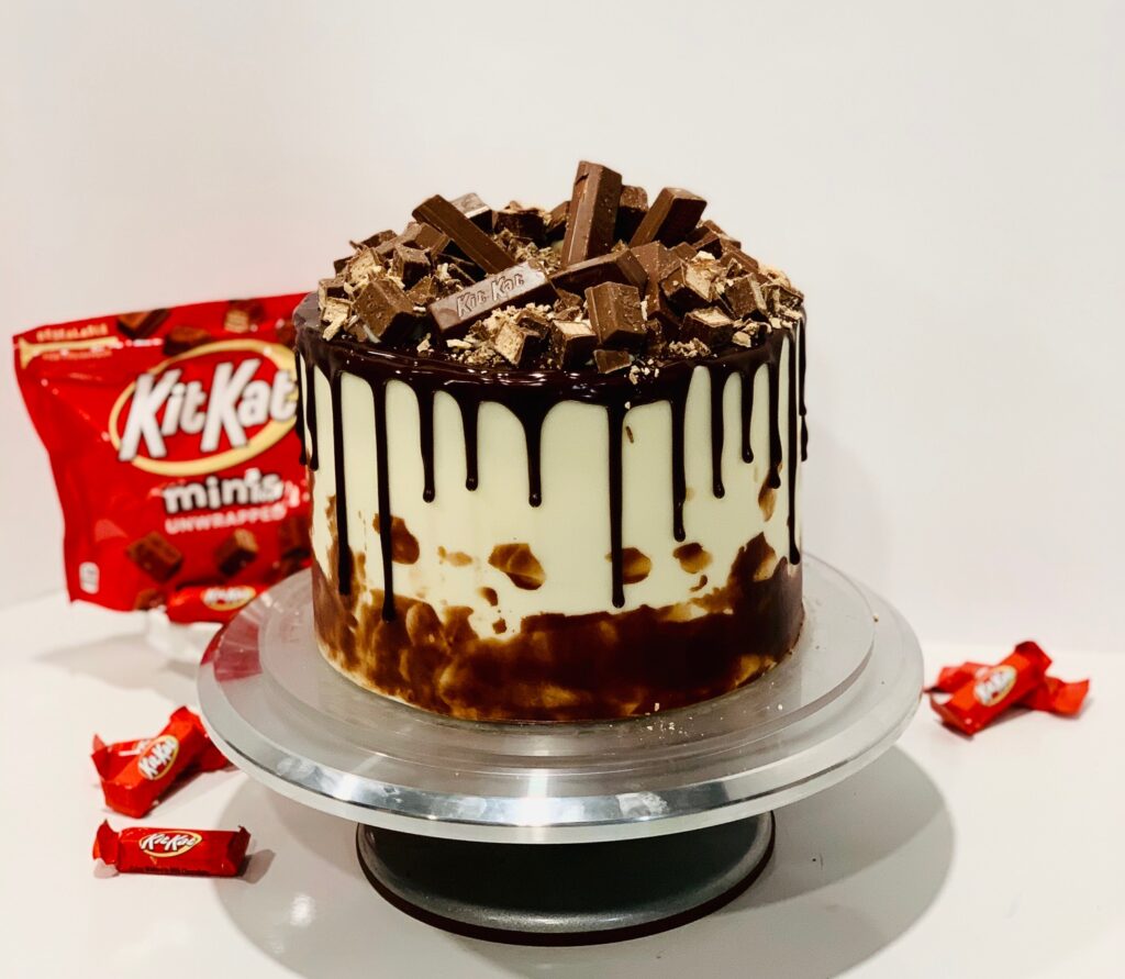 Kit kat chocolate cake design