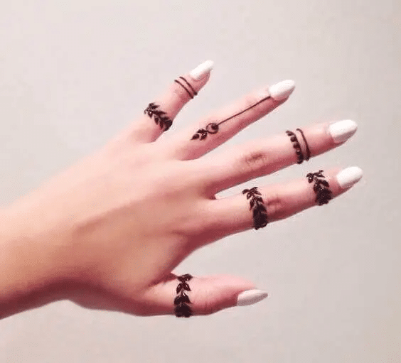 Ring-like finger mehndi design