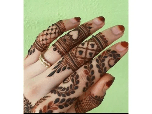 mehndi design with little heart shapes 