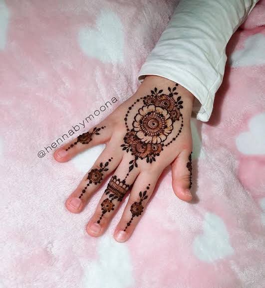 Awesome Collection of Latest Mehndi designs for Kids | Dailyinfotainment