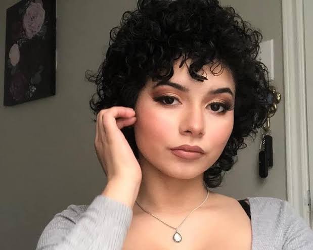 Round Face Short Curly Hairstyles: