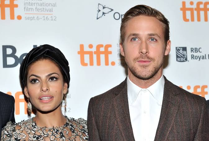 Ryan gosling and Eva Mendes at a movie premiere 