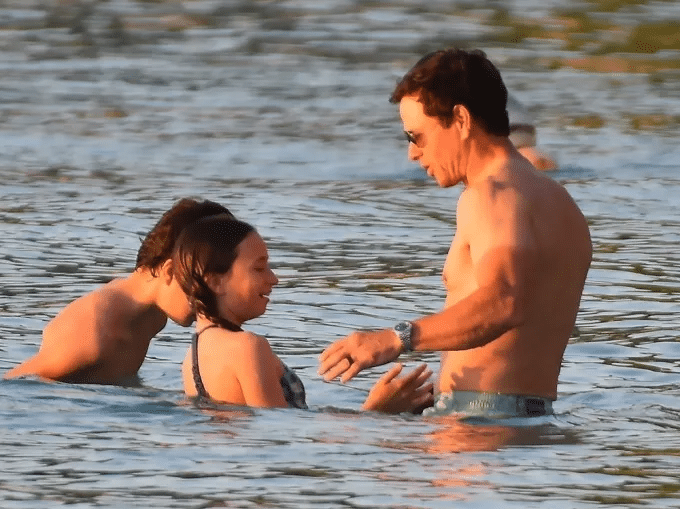 Ella Rae Wahlberg and her brother, together with their dad, Mark Wahlberg enjoying a time at the beach