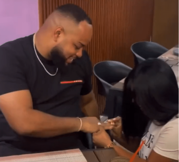 Lady proposes to her lover after 7 years of dating