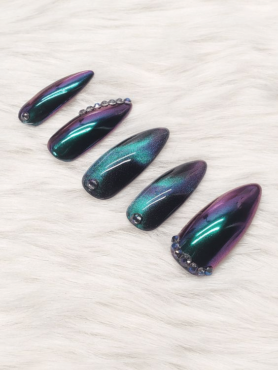 15. Black chrome mermaid nails