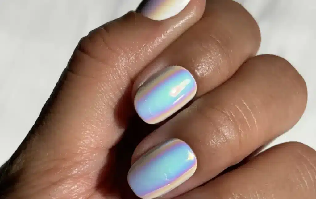 Holographic nails design