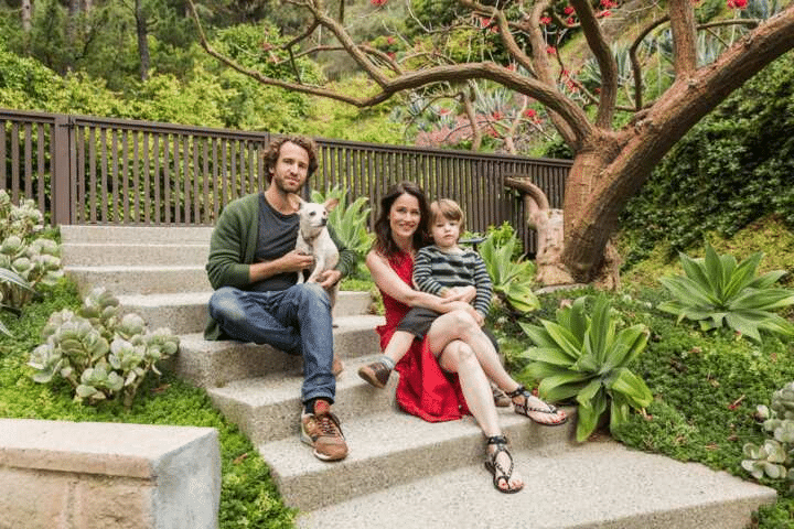 Robin Tunney sitting with her husband, son and a dog