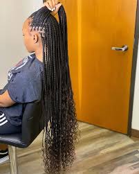 Curly-end knotless braids