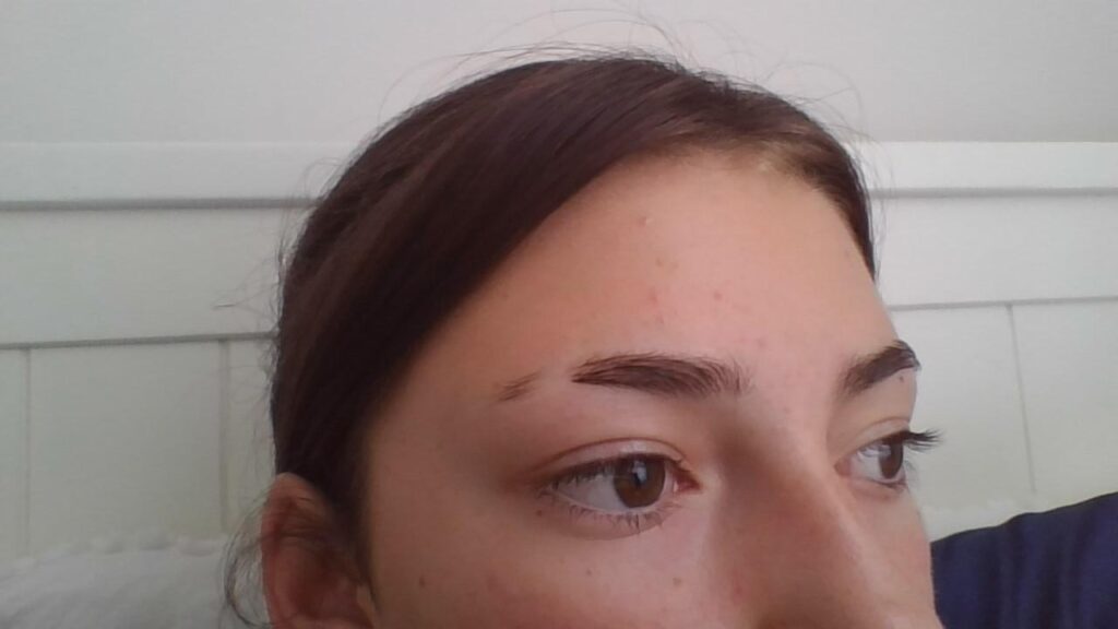 Half eyebrow slit