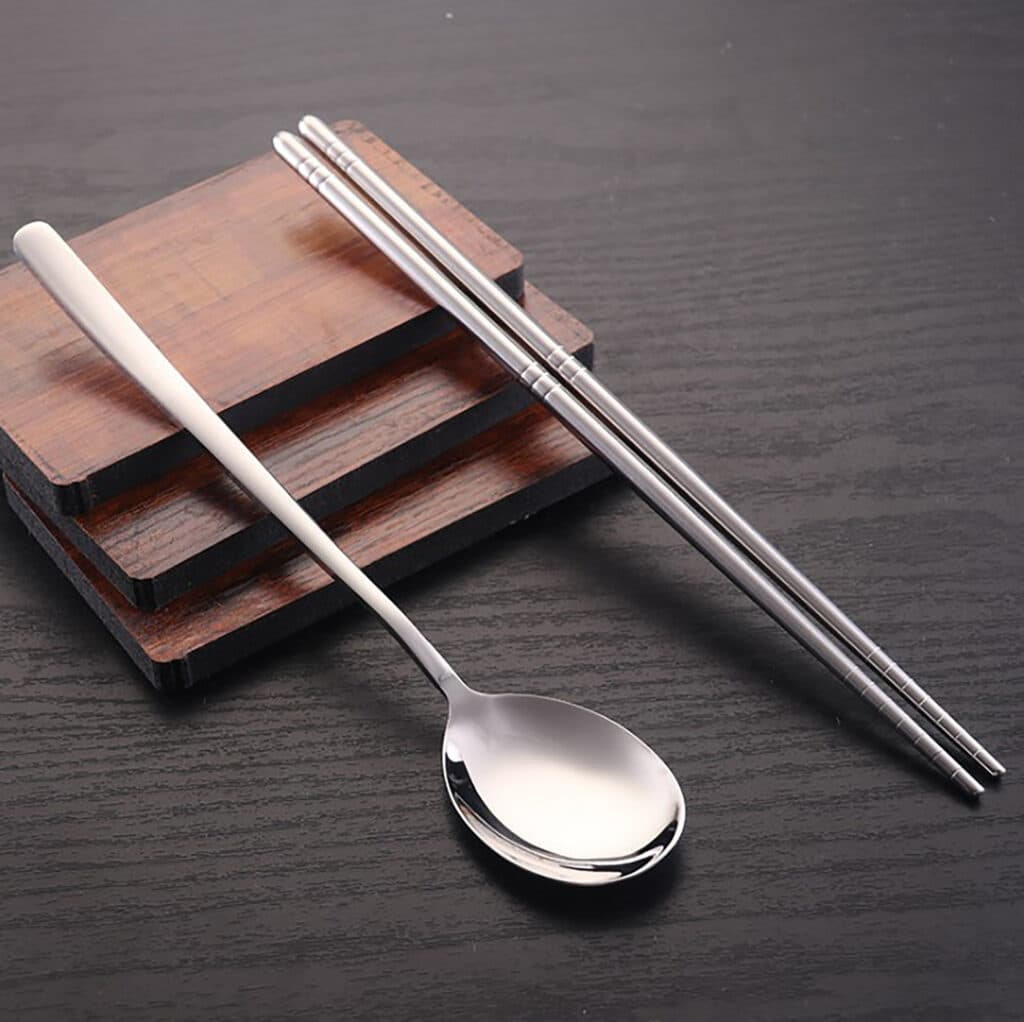 How to hold chopsticks