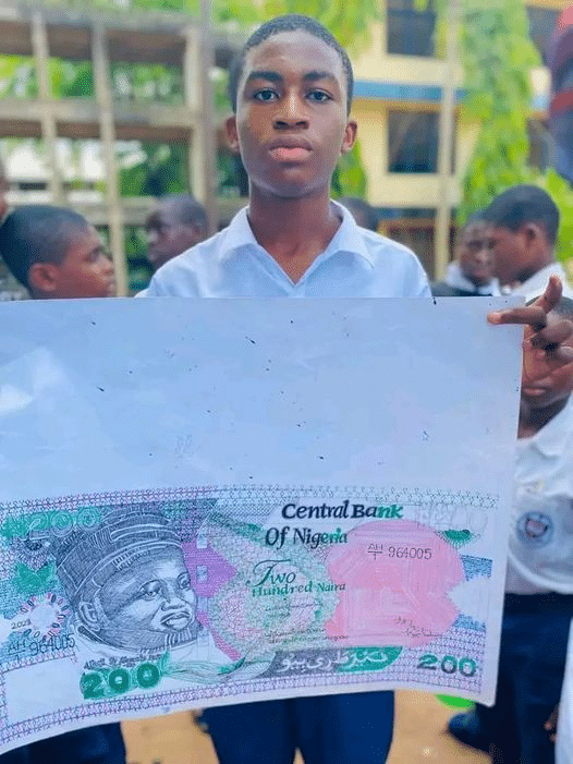 Nigerian secondary school student draws 200 naira note