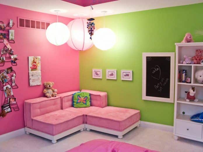 Green and Pink two-colour Combination for Bedroom Walls