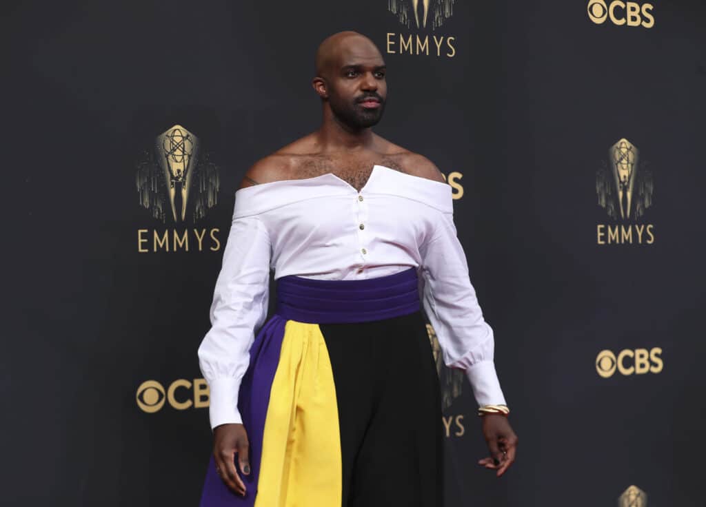 carl-clemons-hopkins honouring the Non-binary flag at the 2021 emmys